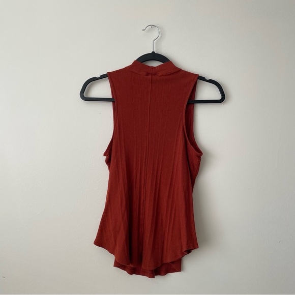 Sleeveless Rust Top - Picture 4 of 5